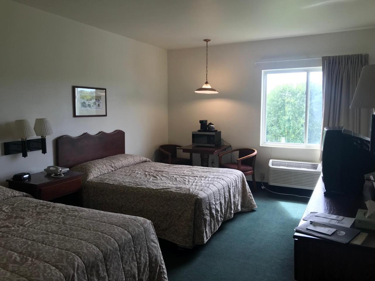 Amish Village Hotel Montgomery