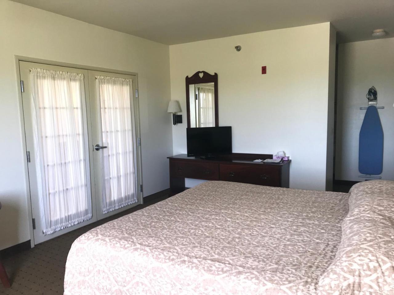 Hotel Amish Village Montgomery