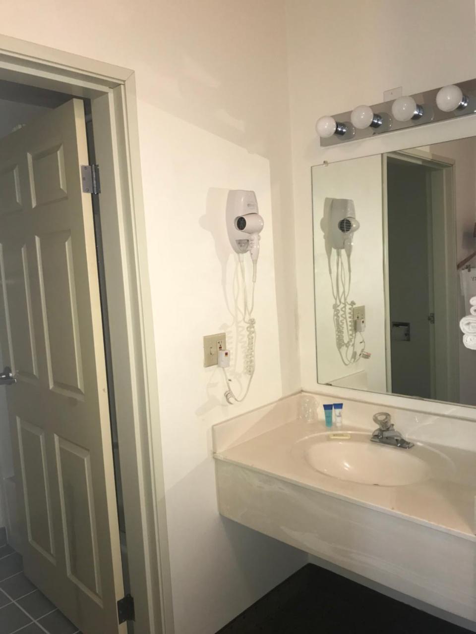 Amish Village Hotel 4*